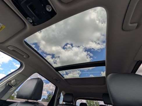 Certified 2023 Kia Sorento SX AWD/4WD image 32