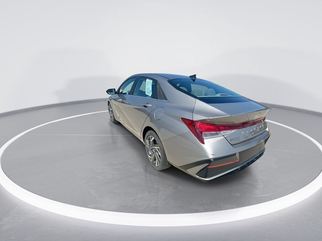 Used 2024 Hyundai Elantra SEL w/ Convenience Package FWD image 6
