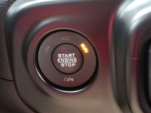 Used 2021 Jeep Wrangler Unlimited Sahara image 32