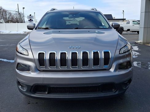 Used 2018 Jeep Cherokee Latitude w/ Cold Weather Group image 2