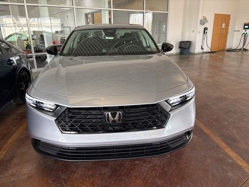 Used 2025 Honda Accord SE image 2