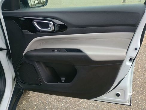 Used 2024 Jeep Compass Limited image 12