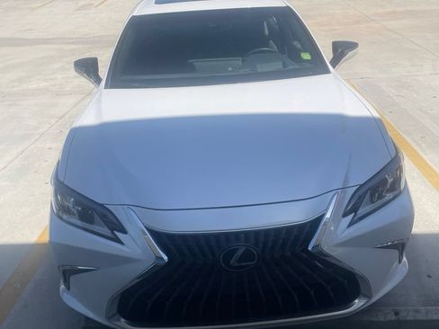 Certified 2024 Lexus ES 300h w/ Premium Package FWD image 4