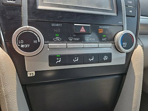Used 2013 Toyota Camry LE FWD image 24