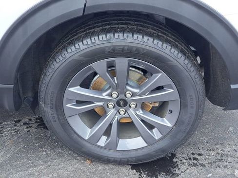 Certified 2022 Ford Explorer XLT w/ Equipment Group 202A image 5