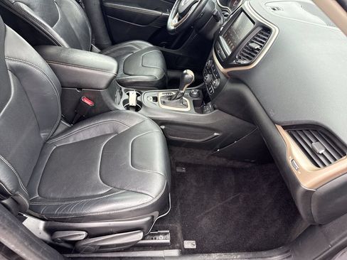 Used 2014 Jeep Cherokee Limited w/ Luxury Group AWD/4WD image 12