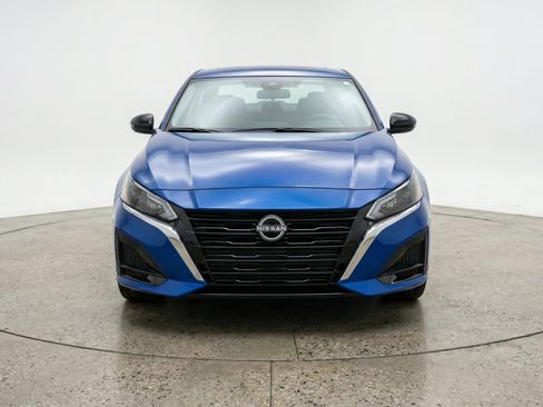 Used 2025 Nissan Altima 2.5 SV image 2