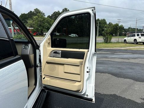 Used 2017 Ford Expedition EL XLT w/ Equipment Group 202A RWD image 32