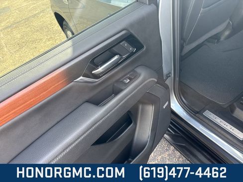 Used 2025 GMC Yukon Denali image 19