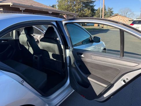 Used 2012 Volkswagen Jetta SE image 12