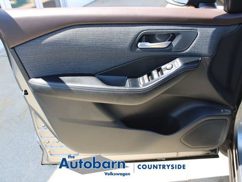 Used 2023 Nissan Rogue SV AWD/4WD image 9