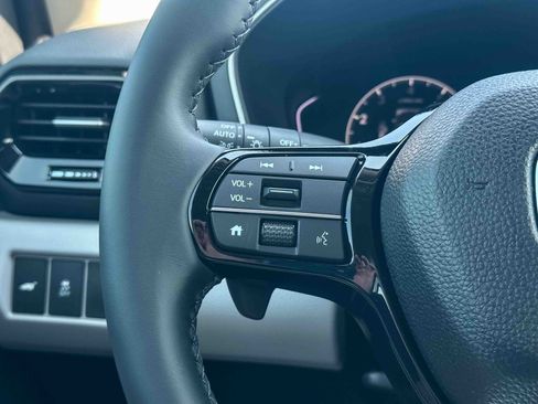 New 2025 Honda Pilot Touring image 18