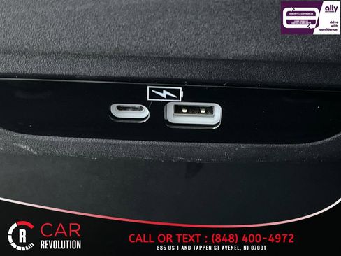 Used 2023 Chrysler Pacifica Touring-L FWD image 41