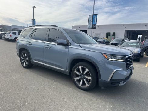 Used 2023 Honda Pilot Touring image 2
