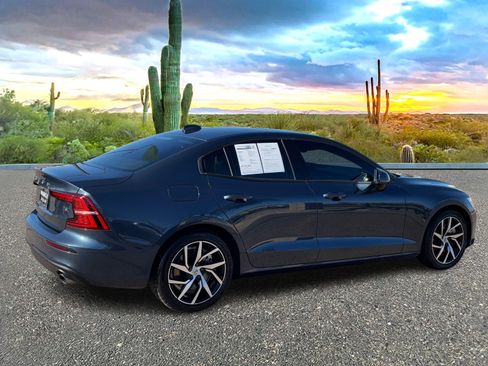 Used 2020 Volvo S60 T6 Momentum image 7