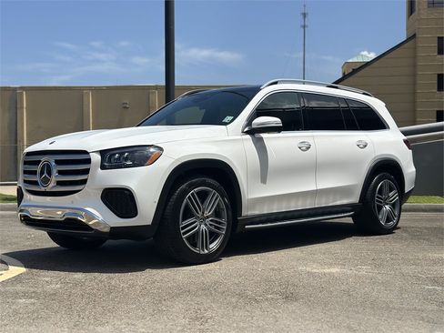 Used 2024 Mercedes-Benz GLS 450 4MATIC image 16