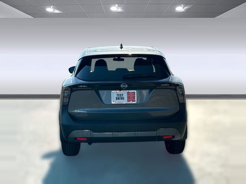 Used 2025 Nissan Kicks SV image 9