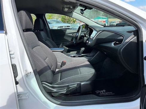 Used 2025 Chevrolet Malibu LT image 17