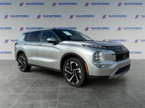 Used 2024 Mitsubishi Outlander SE image 7