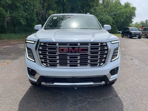 New 2026 GMC Yukon Denali w/ Denali Reserve Package AWD/4WD image 8