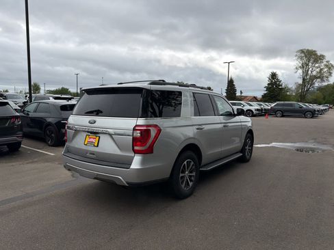 Used 2018 Ford Expedition XLT w/ Equipment Group 202A AWD/4WD image 2