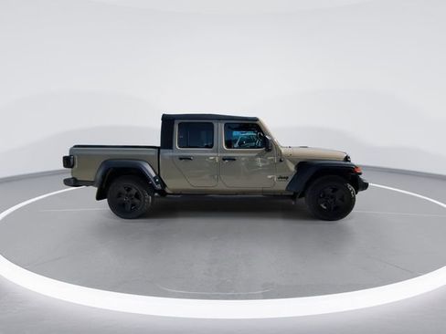Used 2020 Jeep Gladiator Sport w/ Auxiliary Switch Group AWD/4WD image 9