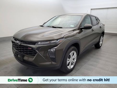 Used 2024 Chevrolet Trax LS FWD image 1