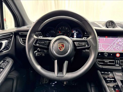 Used 2026 Porsche Macan AWD/4WD image 17
