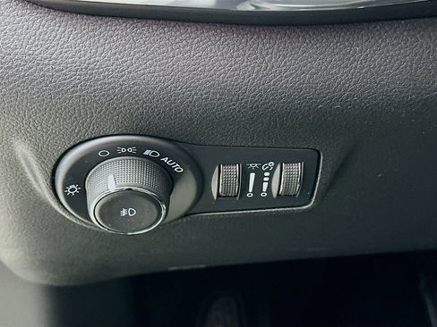 Used 2022 Jeep Compass Limited image 16