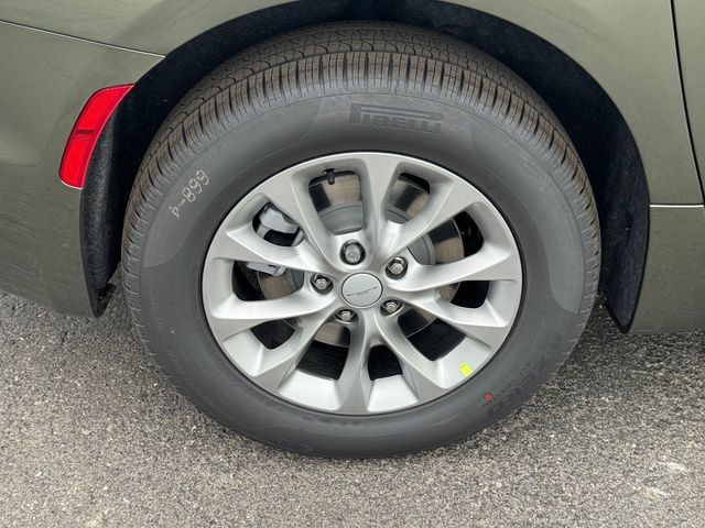 New 2027 Chrysler Pacifica Select AWD/4WD image 12