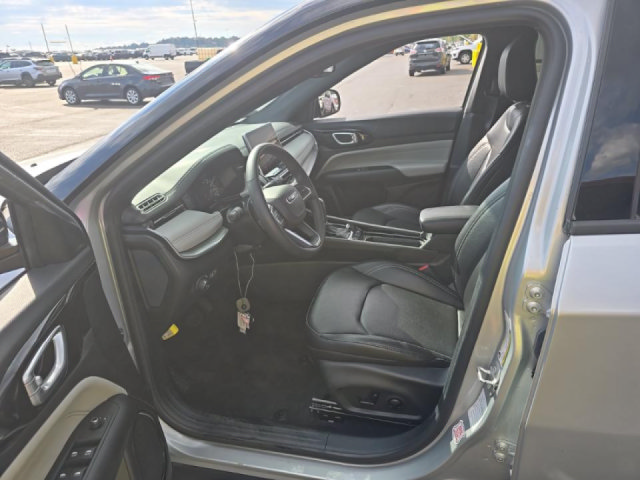 Used 2025 Jeep Compass Limited AWD/4WD image 7