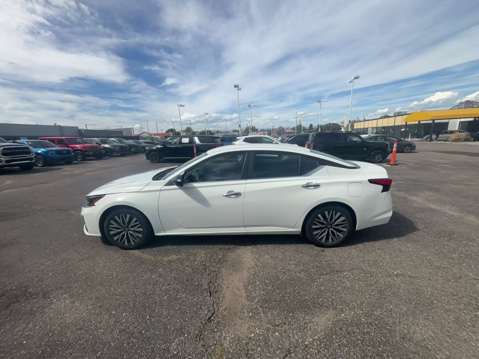 Used 2025 Nissan Altima 2.5 SV FWD image 8