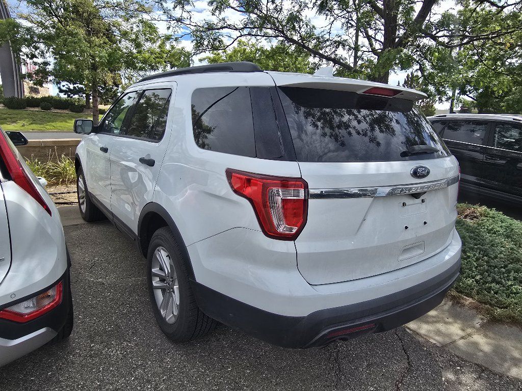 Used 2017 Ford Explorer 4WD image 3