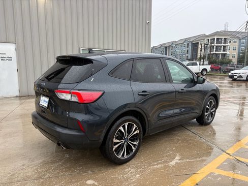 Used 2022 Ford Escape SE w/ SE Sport Appearance Package FWD image 8