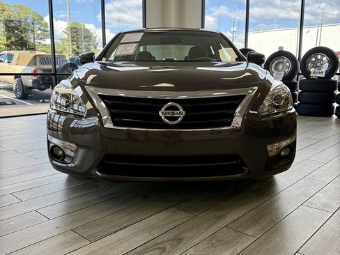 Used 2013 Nissan Altima 2.5 SV w/ 2.5SV Convenience Pkg image 2