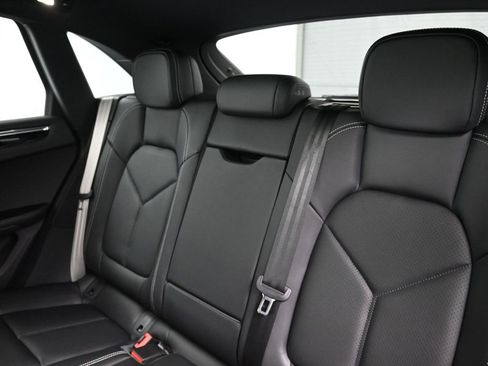 Certified 2025 Porsche Macan S image 6