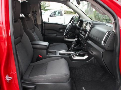 Used 2025 Nissan Frontier SV image 34