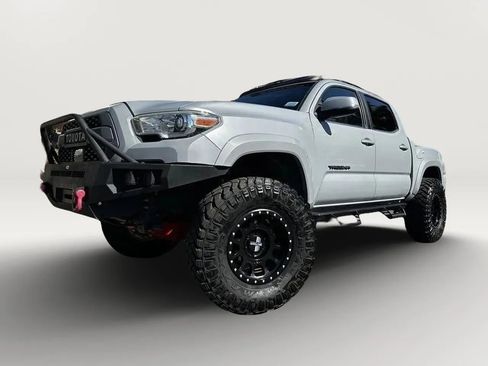 Used 2018 Toyota Tacoma TRD Sport RWD image 40