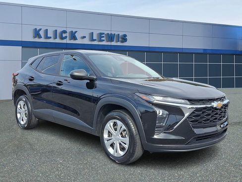 Certified 2024 Chevrolet Trax LS image 1