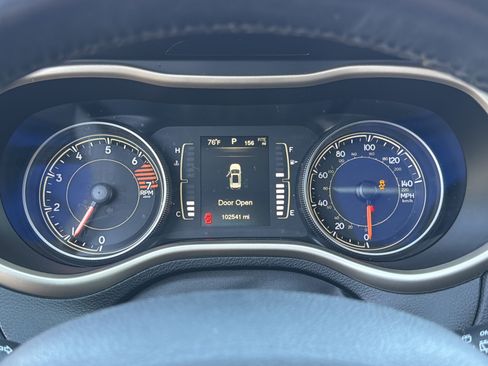 Used 2016 Jeep Cherokee Latitude w/ Cold Weather Group AWD/4WD image 25