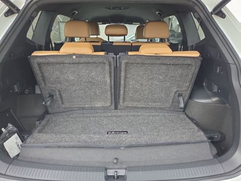 Used 2024 Volkswagen Tiguan SE FWD image 21