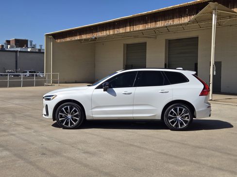 Used 2024 Volvo XC60 B5 Plus w/ Protection Package Premier image 3