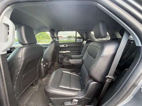 Used 2023 Ford Explorer Limited w/ Equipment Group 301A AWD/4WD image 19