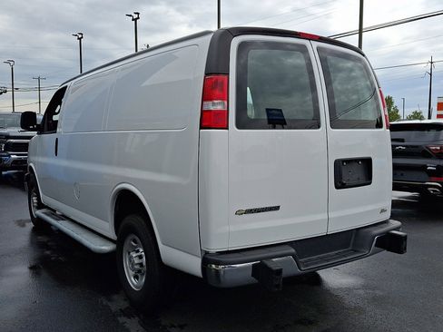 Used 2024 Chevrolet Express 2500 w/ Driver Convenience Package RWD image 4
