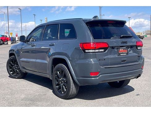 Used 2017 Jeep Grand Cherokee Altitude image 13