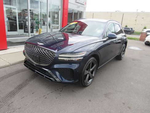 Used 2022 Genesis GV70 2.5T w/ Sport Prestige Package AWD/4WD image 2