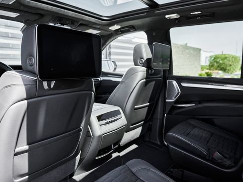 Used 2026 Cadillac Escalade V w/ LPO, ONYX Package AWD/4WD image 42