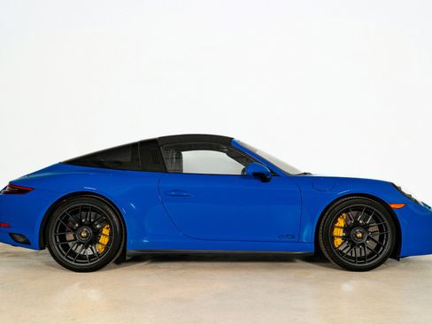 Used 2018 Porsche 911 Targa 4 GTS image 6
