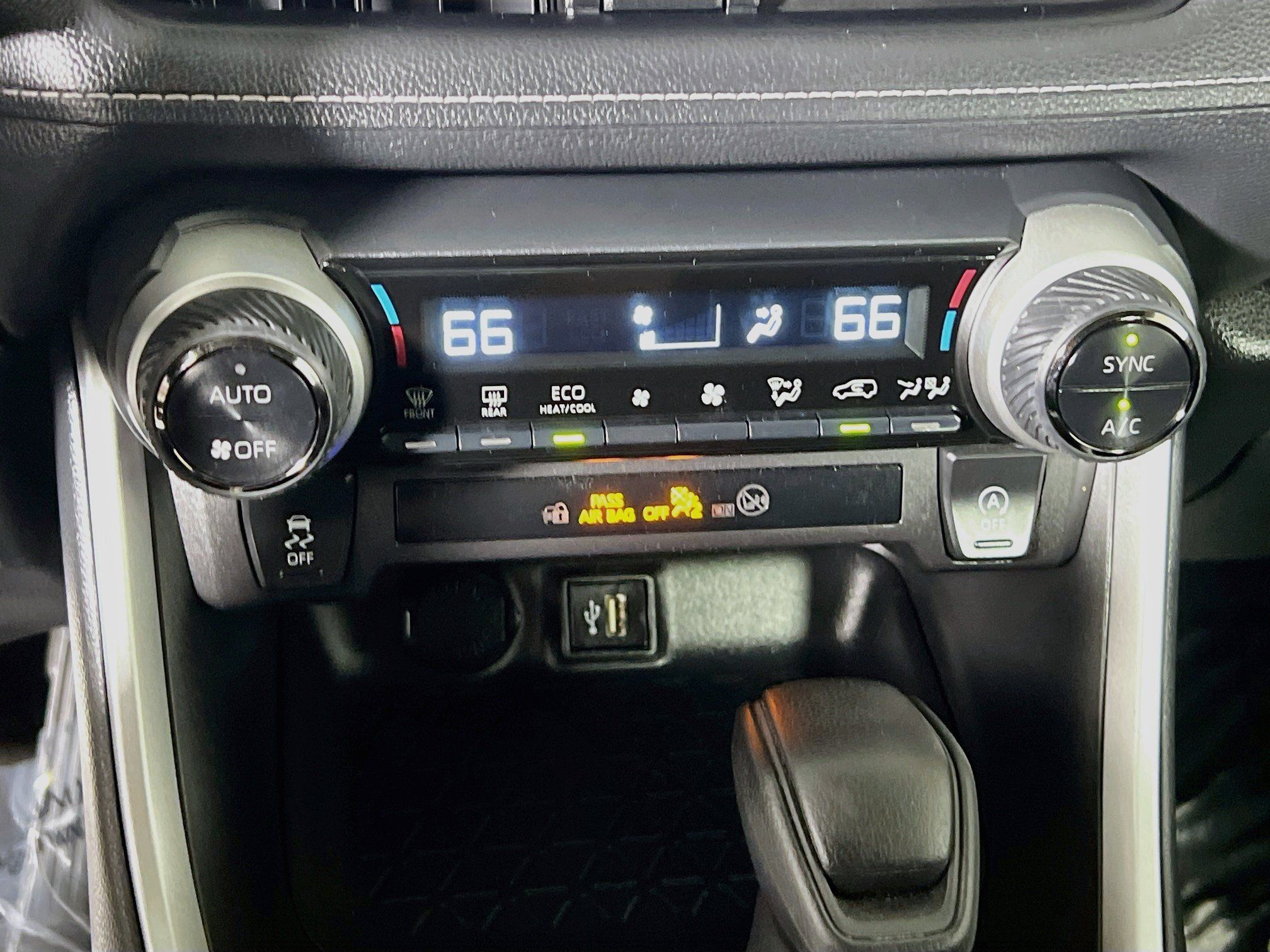 Used 2025 Toyota RAV4 XLE FWD image 26