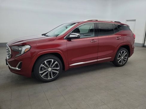 Used 2020 GMC Terrain Denali w/ Denali Premium Package FWD image 2